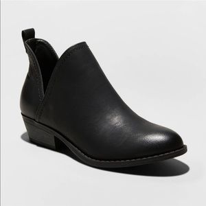 Universal Thread Nora faux leather booties